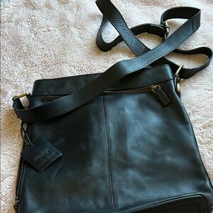 RAWLINGS Black Leather Crossbody Bag